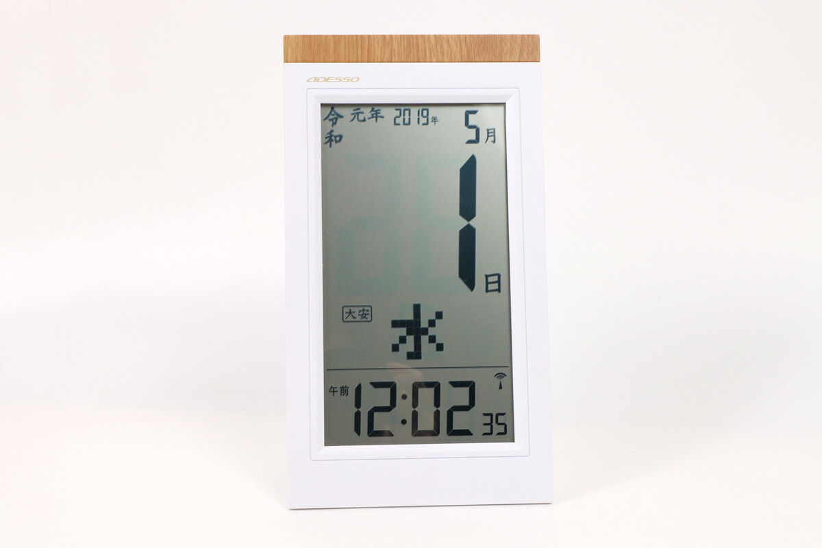 アデッソ NE-02 日めくりカレンダー電波時計の液晶画面