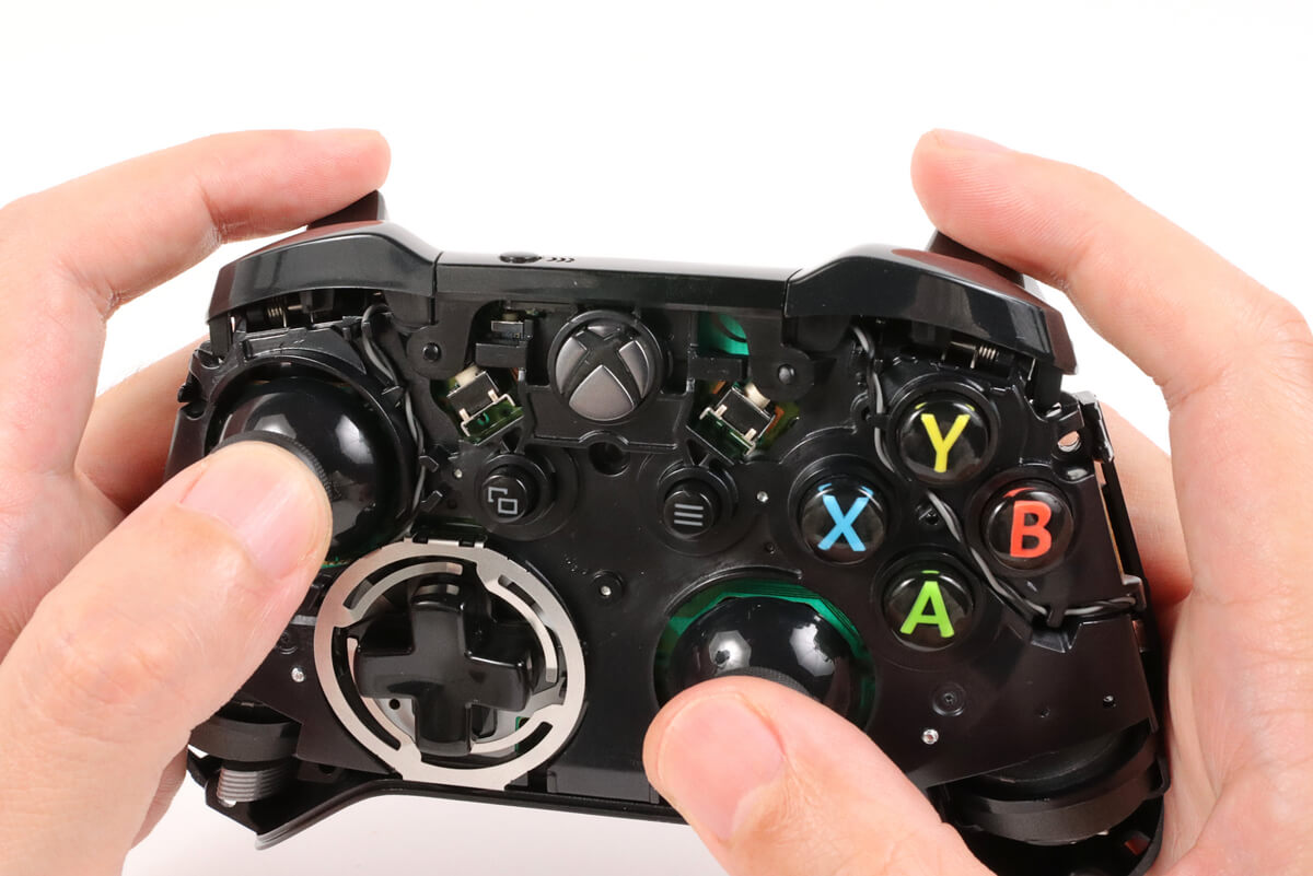 分解したXBOX ワイヤレスコントローラー ボタンの動作チェック