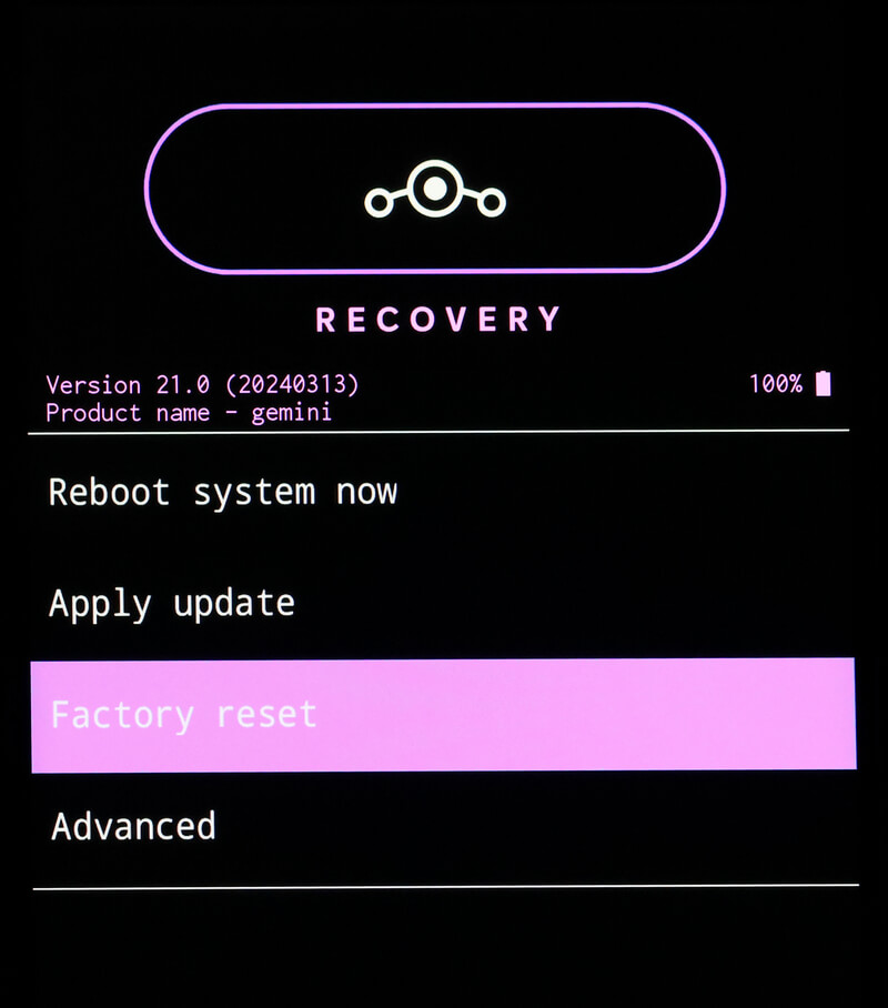 LineageOS RECOVERYのFactory resetを選択する