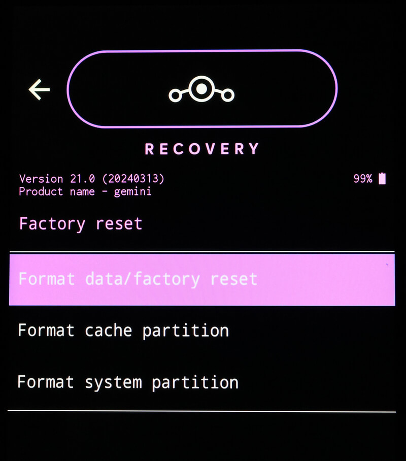 LineageOS RECOVERYで、Format data/factory resetを選択する